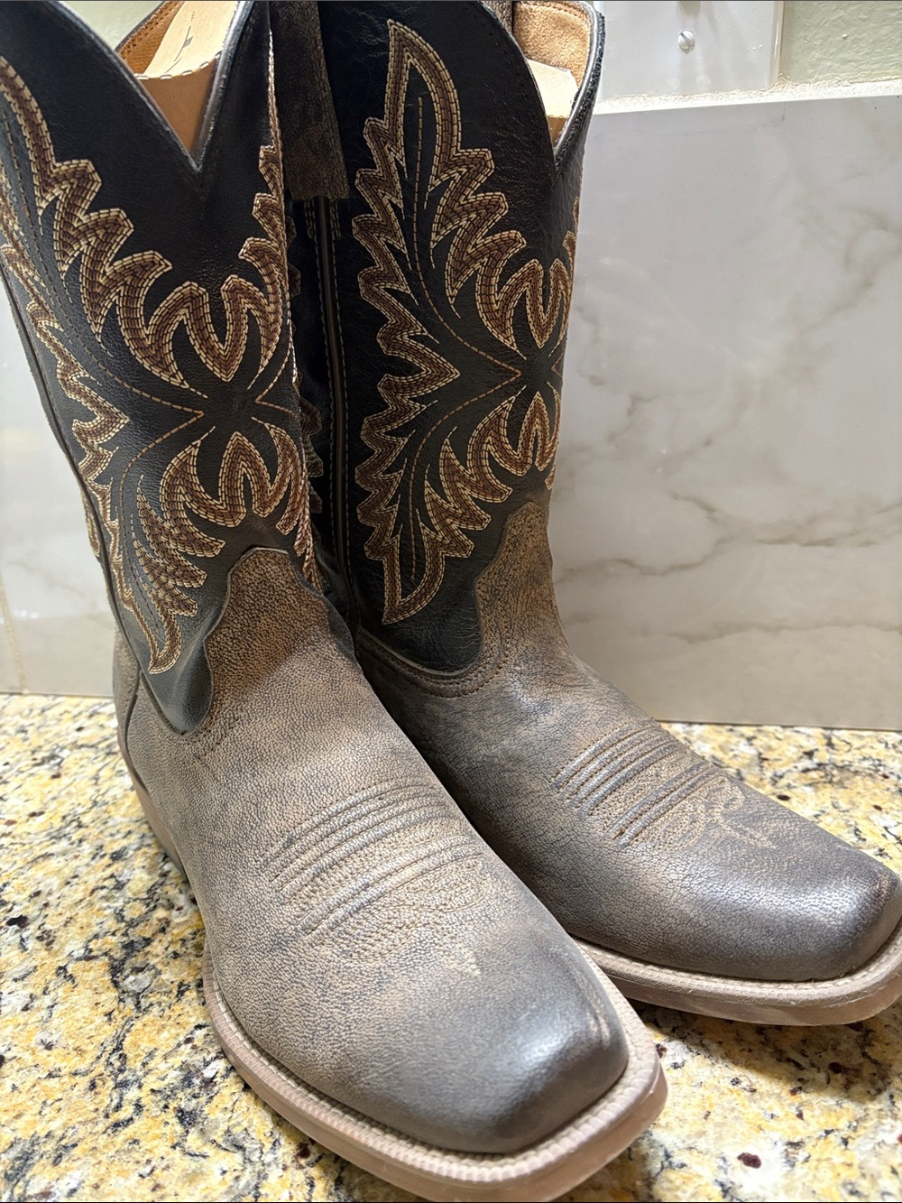 Ariat Two-Tone Brown and Black Western Cowboy Boots